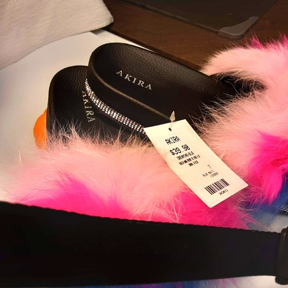 Slippers - Picture 2 of 6